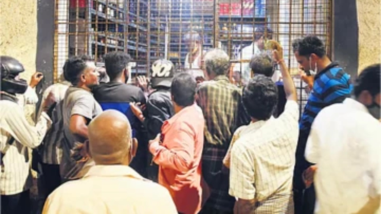 වහාම ක්‍රියාත්මක වන පරිදි තැබෑරුම් වසා දමයි