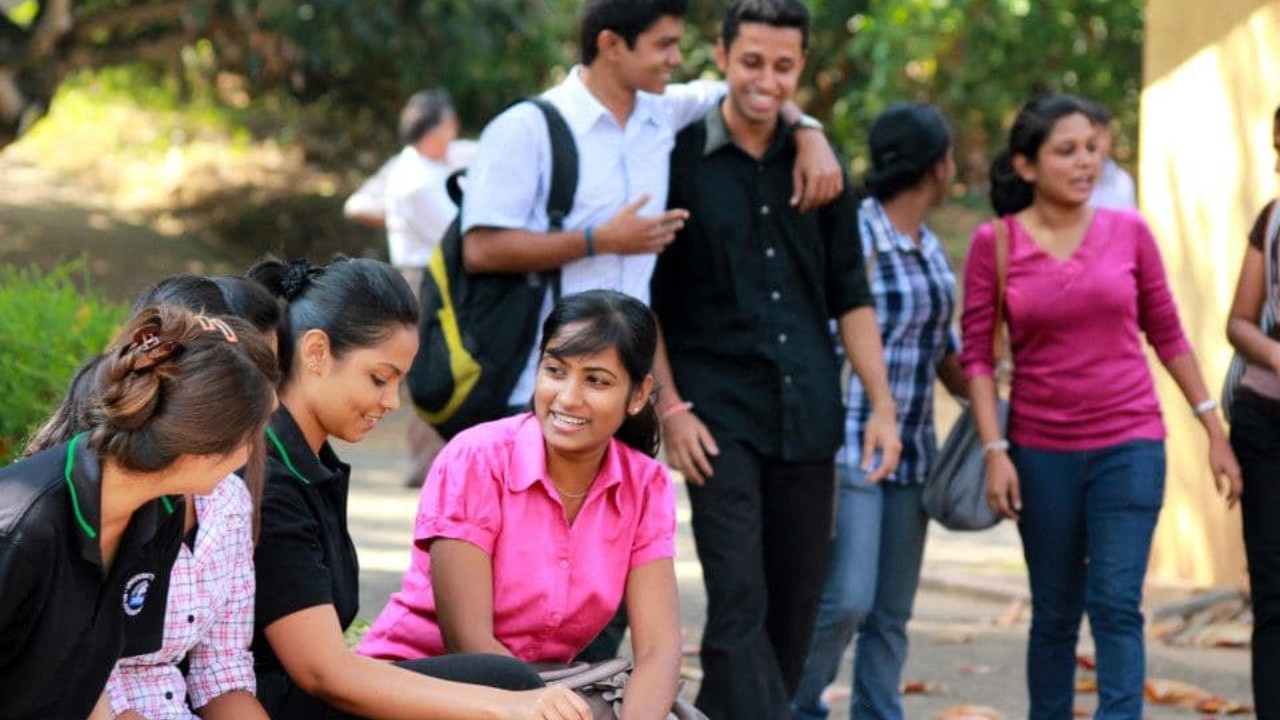සරසවි යන්න තේරුණ අයට විශේෂ පණිවිඩයක්