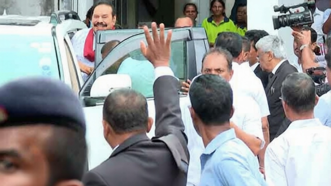 මහින්ද අල්ලස් කොමිසමෙන් එළියට