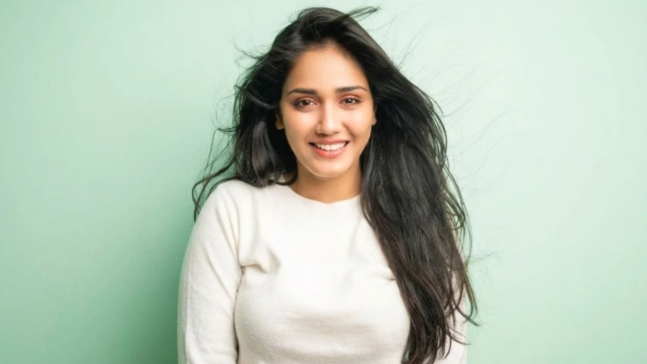 Miss Pune ත්විෂා ශර්මාගේ අභිරහස් මරණය නිසා ඉන්දියාවේ ආන්දෝලනයක්