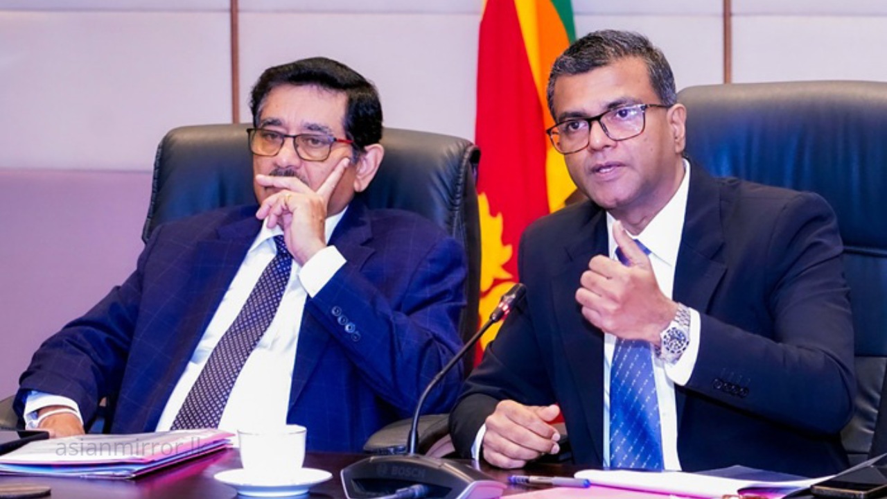 හැකරුන් දහ පාරක් බලධාරීන් රවටා මුදල් අරන්… හර්ෂණට කලින් ඇන්දුවේ නන්දලාල්…!