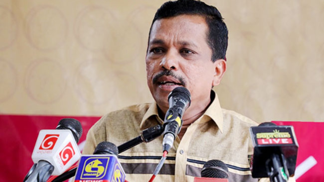 “අපි සිල් ගත්ත නයි නෙවෙයි.. අනවසරයෙන් කඩා පැනලා හරි මේ ආණ්ඩුව රකිනවා” – කඩුවෙල නගරාධිපති