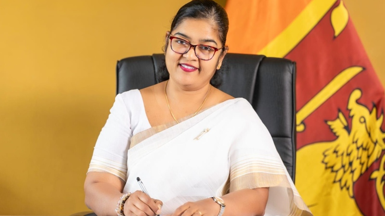 මම පෙනී ඉන්නේ භික්ෂුව වෙනුවෙන් නෙමෙයි, වින්දිත දැරිය වෙනුවෙන්…! – ඇමැතිනි සරෝජා පෝල්රාජ්