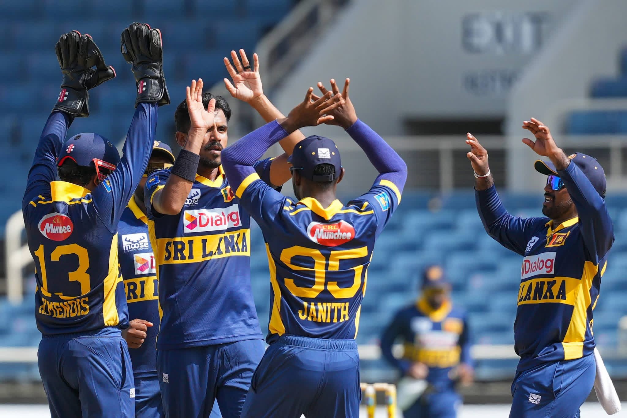 පළමු එක්දින තරගයෙන් සිංහයින්ට සුපිරි ජයක් 
