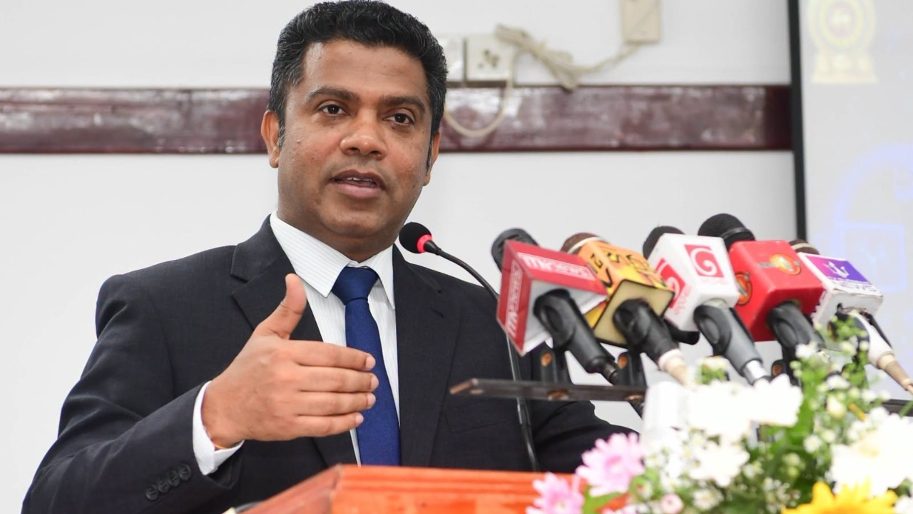 රජයේ සේවකයාට හාල් ණයට දෙන කතාවට නලින්දගෙන් ප්‍රකාශයක්