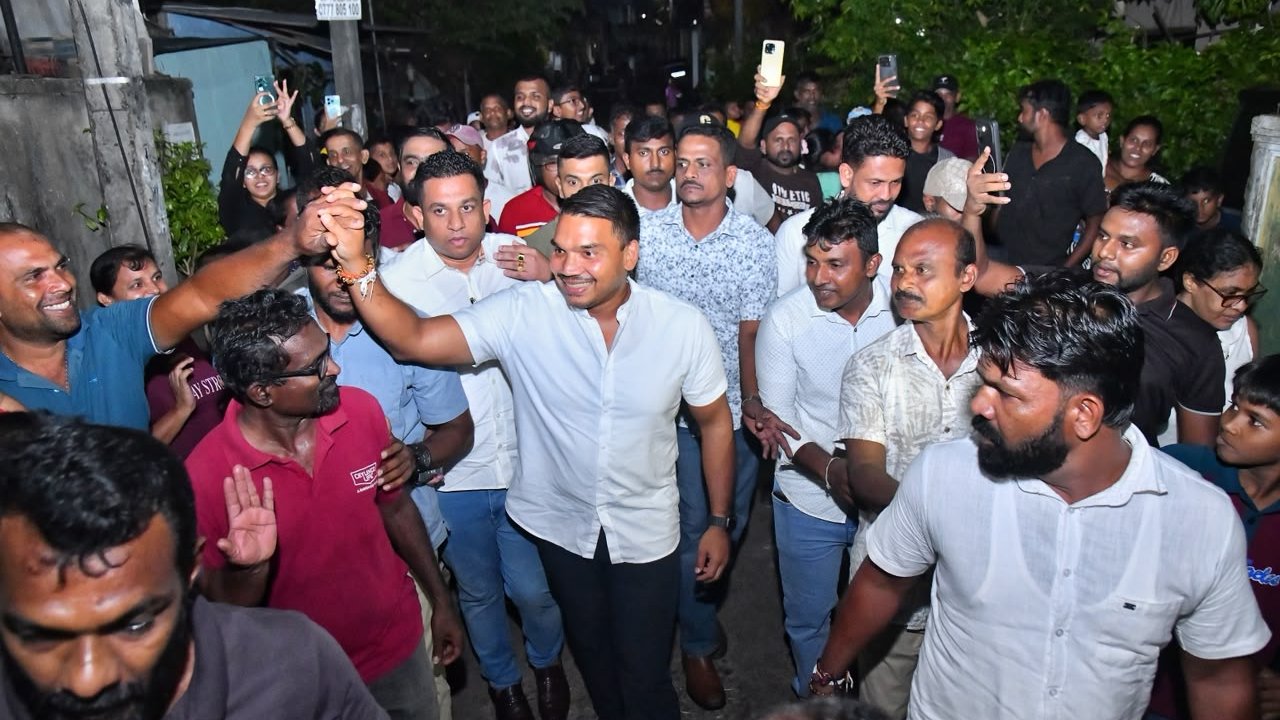 කලාපීය රටවල් තෙල් මිල අඩු කරනවා.අපි හැම මාසෙම තෙල් මිල වැඩි කරනවා – නාමල් රාජපක්ෂ