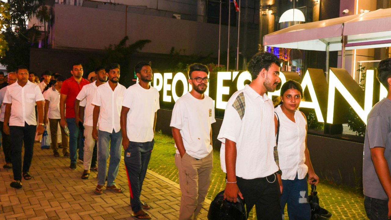 මහජන බැංකුවෙන් පළතුරු දන්සැලක්