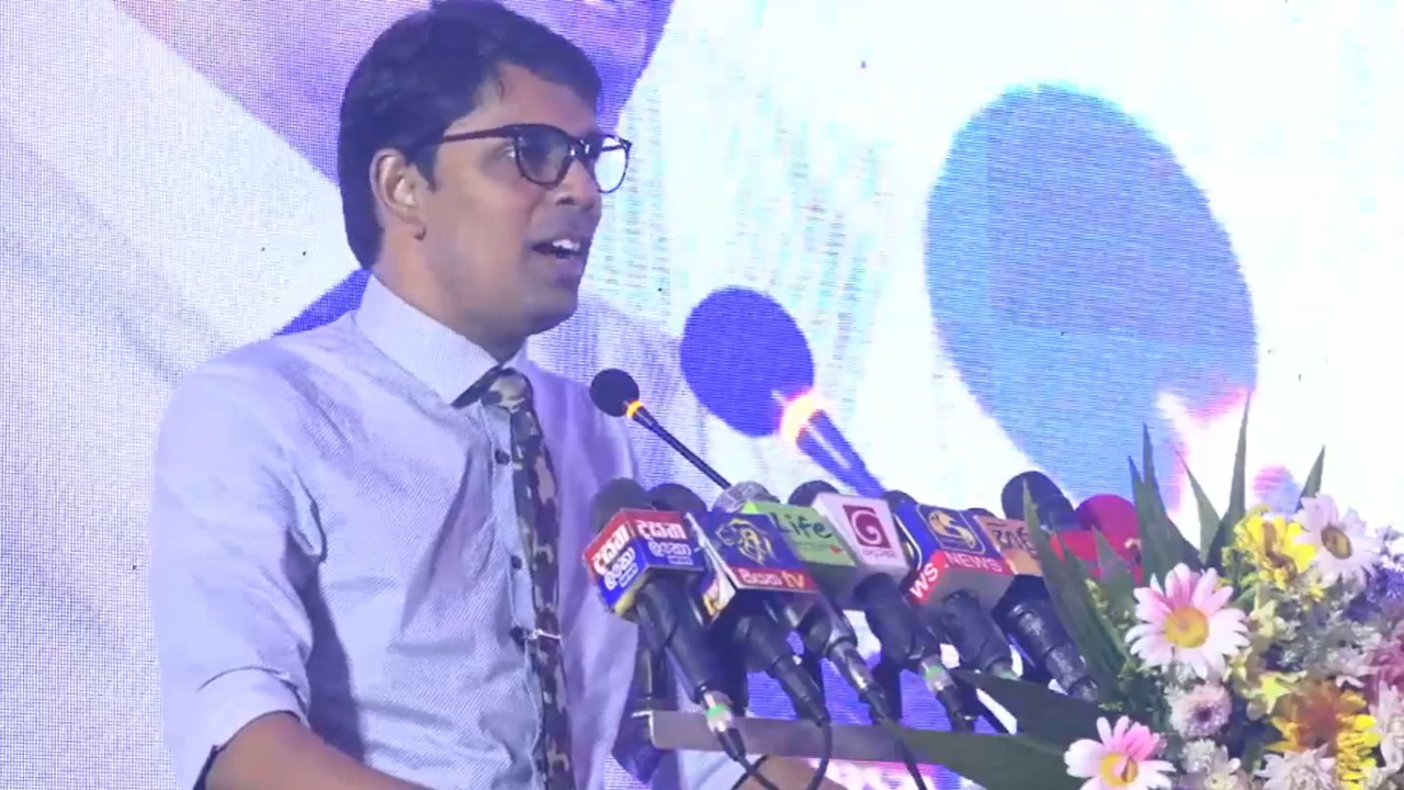 “අපේ කොටි ඩයස්පෝරාව සල්ලි දුන්නේ සලේව අල්ලන්න නෙවෙයි.. මුන්ට ඊ#ම තියා අපිට සරමක්වත් දෙන්න බෑ” – මන්ත්‍රී අර්චුනා