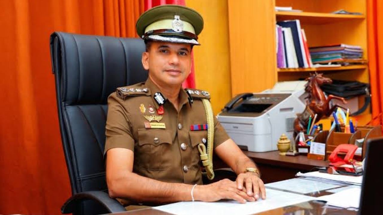 ලෑලි දොරෙන් වෙඩි තිබ්බේ නැත්තම් මීට වඩා ලොකු විනාශයක් වෙනවා – බන්ධනාගාර කොමසාරිස්