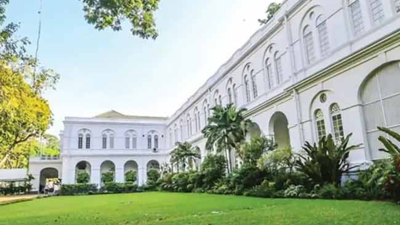 ජනපති මන්දිරවල පිටස්තරයින් තුන්දහසකට වැඩිය නවාතැන් අරන් 