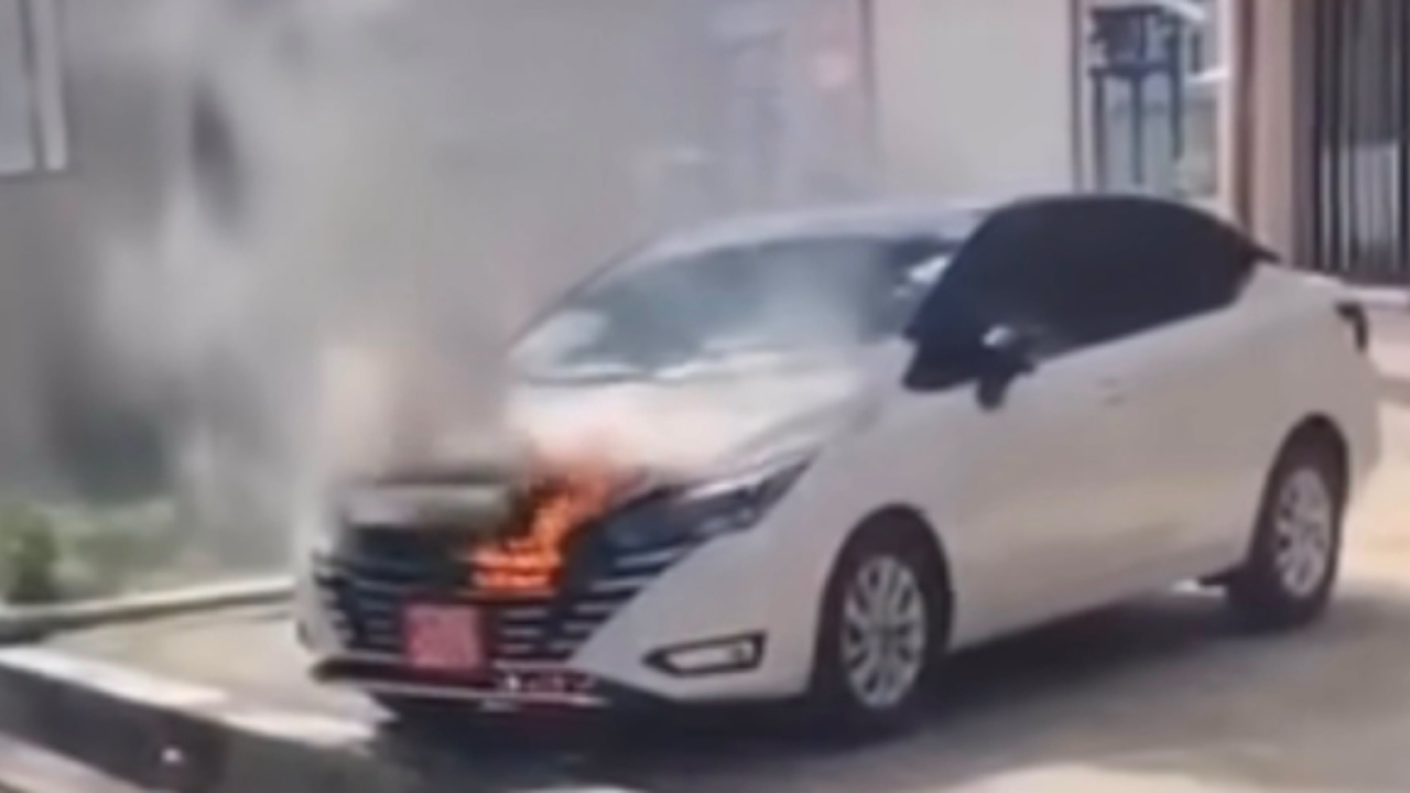 ගුරුවරයාගේ කාර් එක ගිනි ගත්තේ දරුවා තැබූ ගිනි කුරකින්..- ආදි ශිෂ්‍ය සංගමය