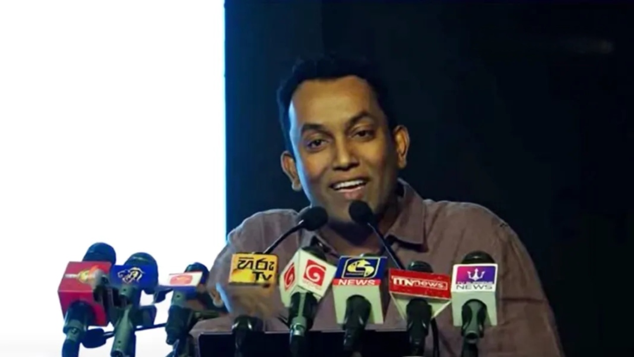 අපි Copyright ගේන්න හදනකොට කොහෙන් හරි ඇවිල්ලා අපි අතරේ ප්‍රශ්න ඇති කරනවා – ගායකයන් සහ පද රචකයන් අතර ඇතිවුණු රණ්ඩුව ගැන භාතිය කට අරියි