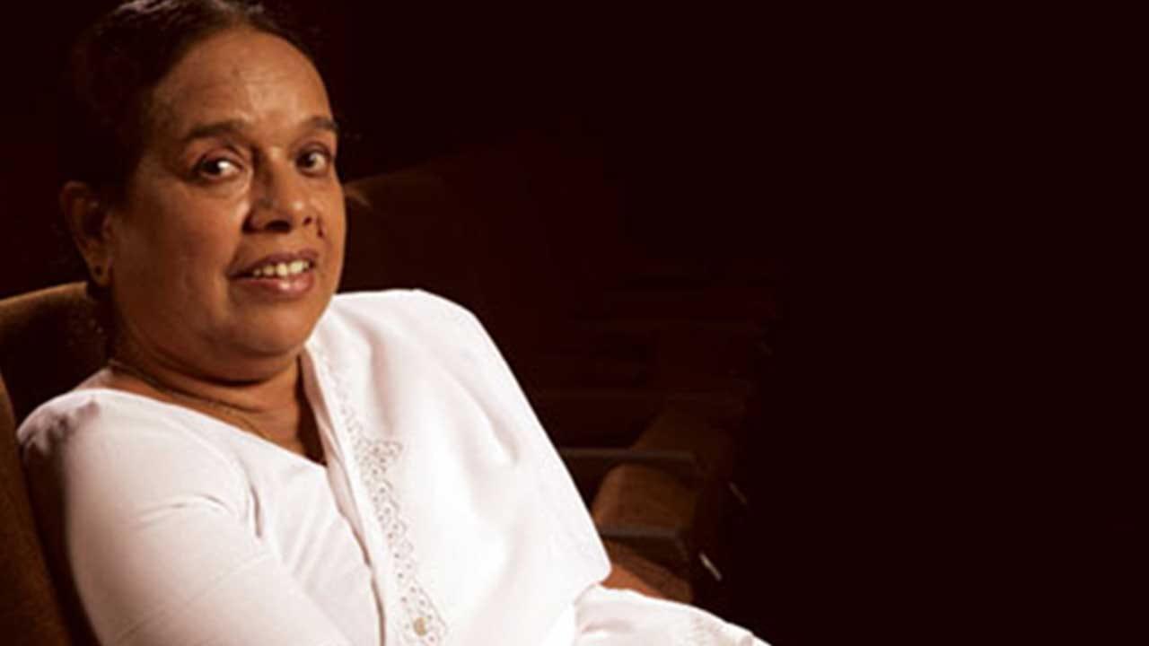 ප්‍රවීණ ගායන ශිල්පිනී විශාරද නන්දා මාලනී දිවිගමනට සමුදෙයි
