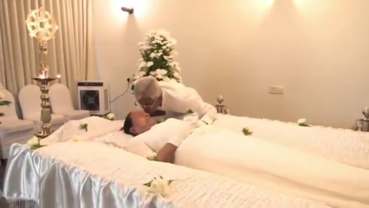 සුනිල් ආරියරත්නයන් නන්දා මාලනියට දුන් අවසන් සමු ගැනීම (VIDEO)