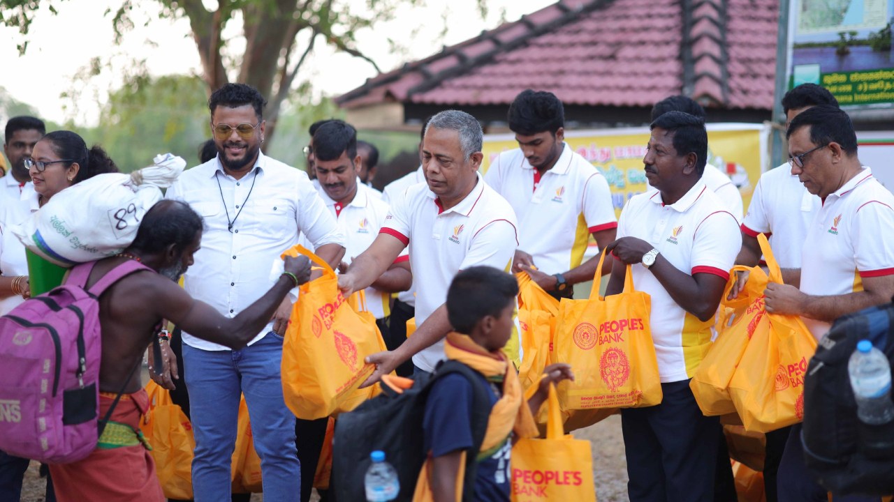 කතරගම පාද යාත්‍රාවේ බැතිමතුන්ට මහජන බැංකුවෙන් දන්සැලක්