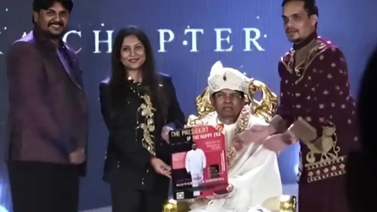 “සතුටුම යුගයේ ජනාධිපති” සම්මානය මෛත්‍රීට