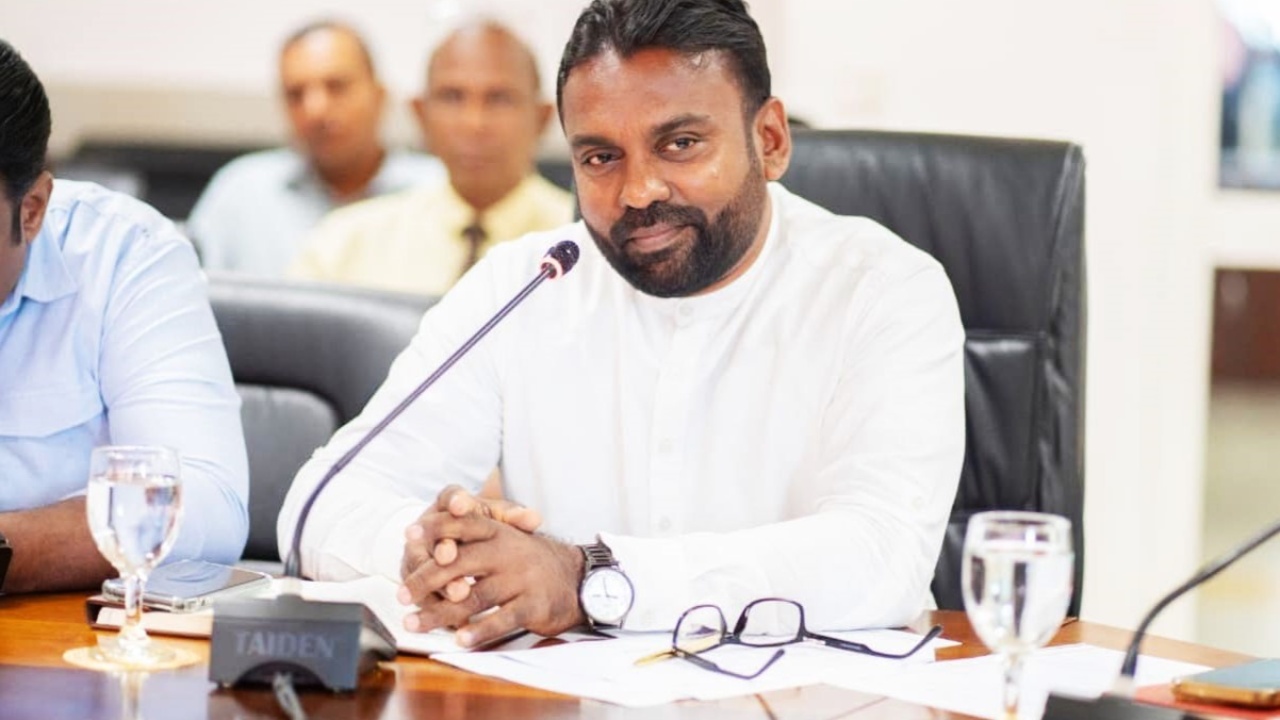 රජිව්ට බොරු චෝදනා කර බිංගත වූ අසිත වාදපිටියෙන් මතුවෙයි… චෝදනාව ගැන සංඛ අහද්දි ජාමේ බේරගෙන මාරුවෙයි…!