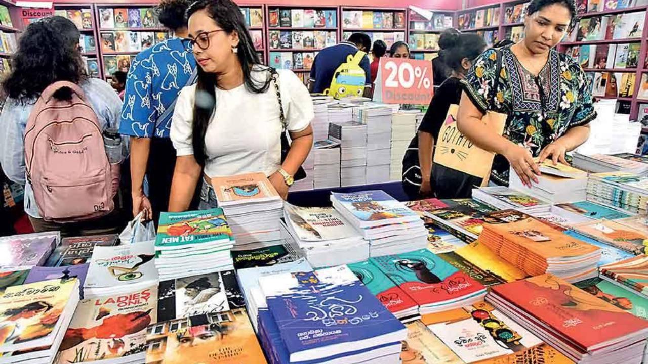 25 වෙනිදා ඉඳන් කොළඹ පොත් ප්‍රදර්ශනයට එන අයට විශේෂ දැනුම්දීමක් – කිසිදු පාරිභෝගිකයෙකුට මේවා නොමිලේ දෙන්න බෑ