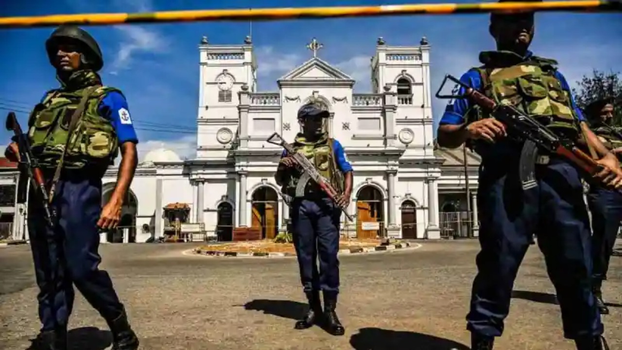 පාස්කු මරාගෙන මැරෙන බෝම්බකරුවන්ගේ නාම ලේඛන දෙකක්