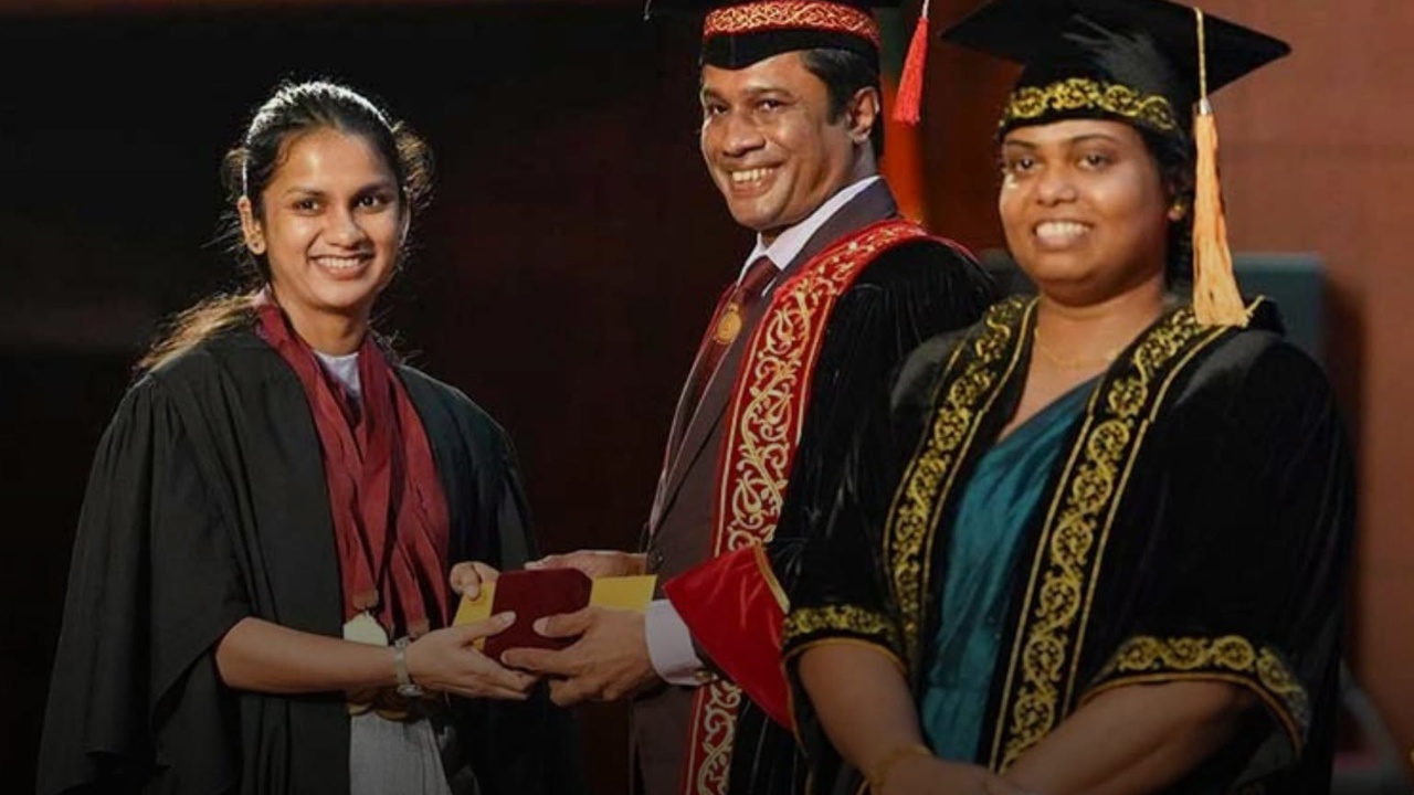 කොළඹ වෛද්‍ය පීඨය හොල්ලපු පදක්කම් 16ක් ගත්ත කෙල්ල