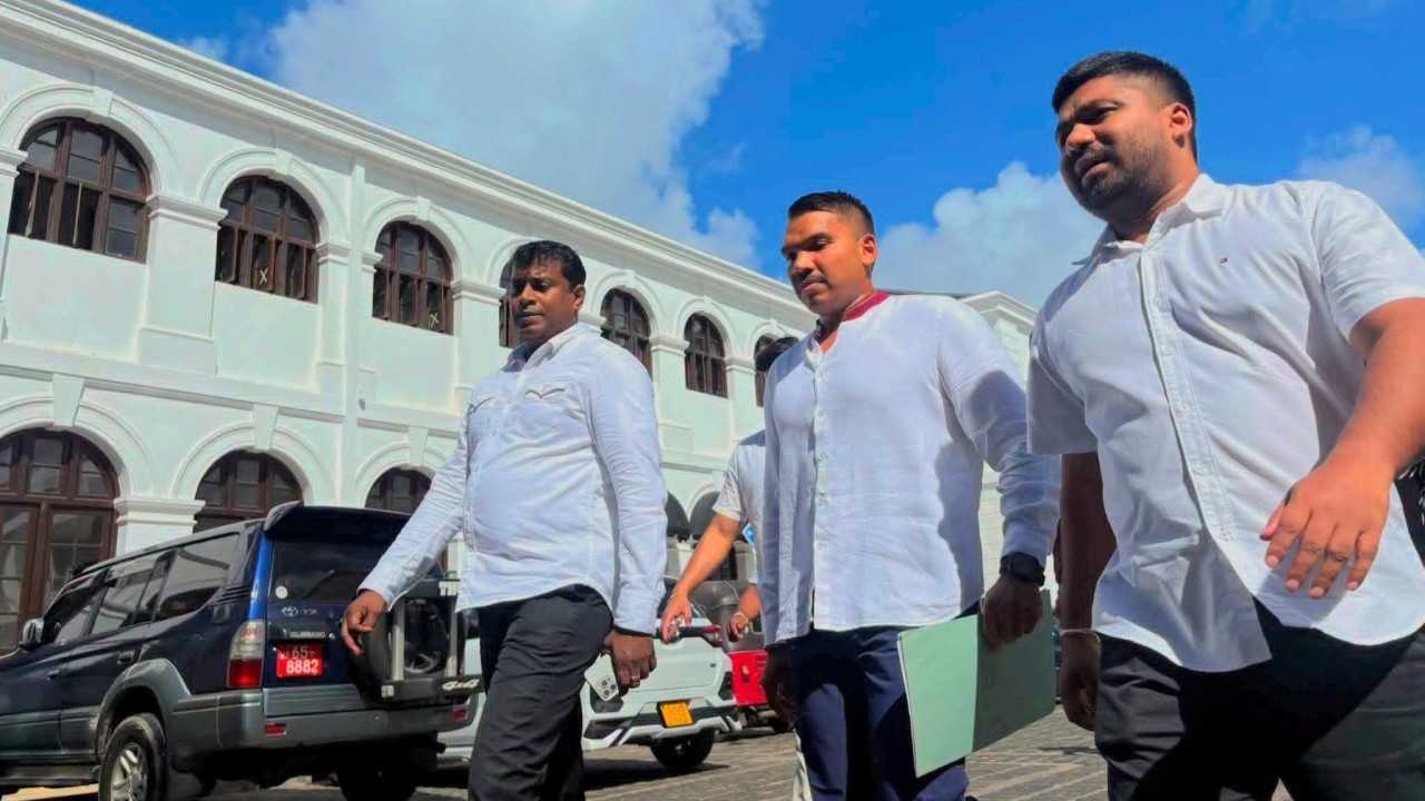 නාමල් අල්ලස් කොමිසමට පැමිණෙයි