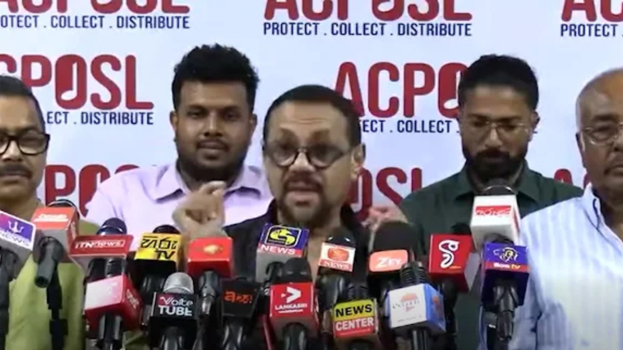 මා ගයන ගී ඕනෑම අයෙකුට නොමිලේ ගයන්න කියන්න මට බෑ..- රූකාන්ත