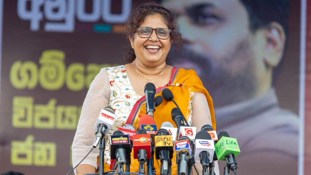 ජනාධිපති එනවා කිවුවම මිනිස්සු එන්නෙ කාණු දිගේ…- මාලිමා මන්ත‍්‍රී