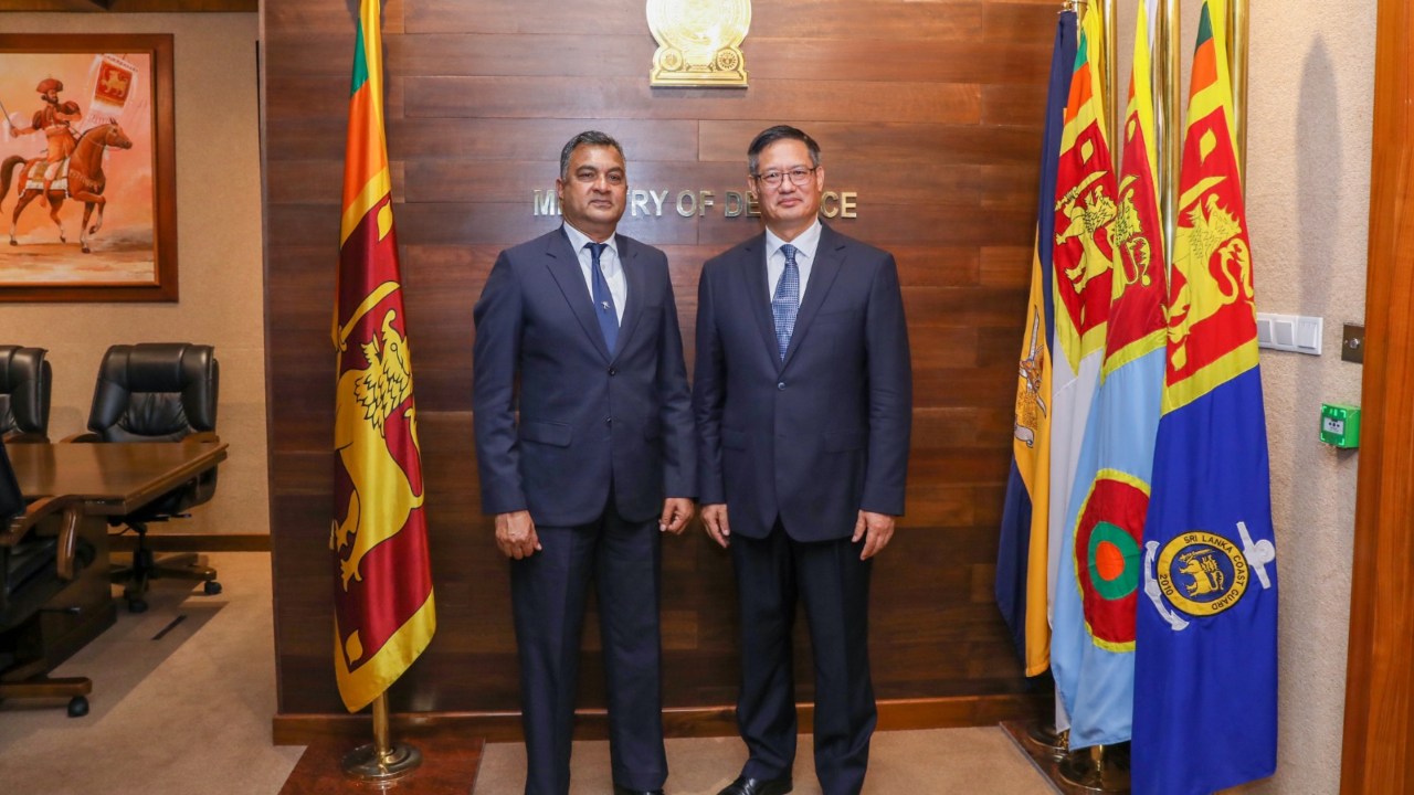 නව චීන තානාපතිවරයා ආරක්‍ෂක ලේකම් හමුවෙයි