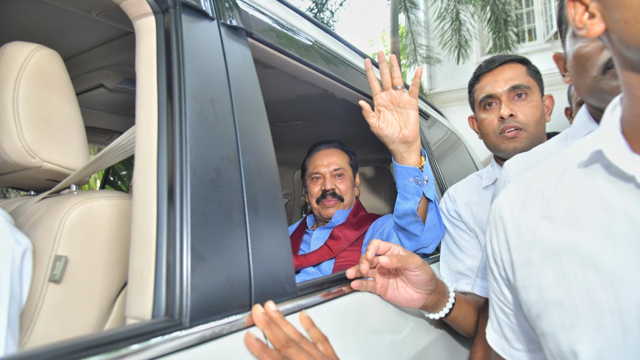 නාමල් නැති අඩුව නොදැනෙන්න මහින්ද අනුරාධපුර වේදිකාවට එන ලකුණු!