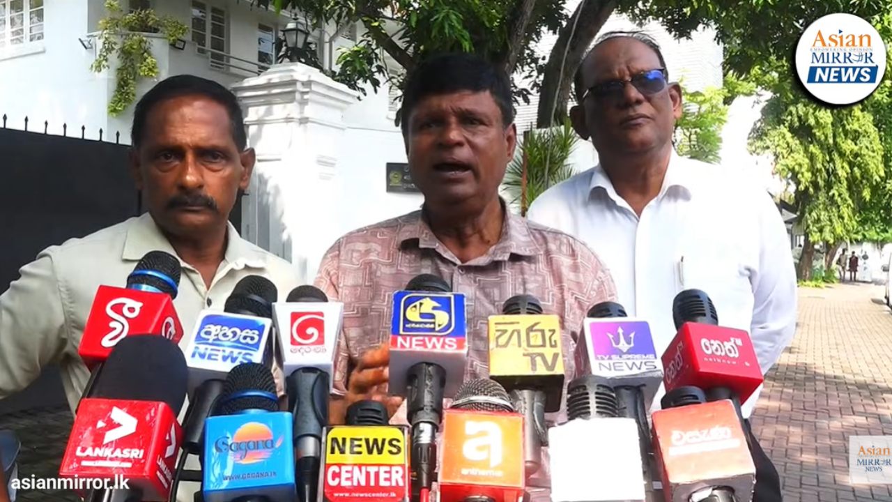 අද රෑ හෝ හෙට ඉන්ධන මිල ඉහළ යයිද? වෘත්තීය සමිති නායකයෙකුගෙන් හදිසි අනතුරු ඇඟවීමක්