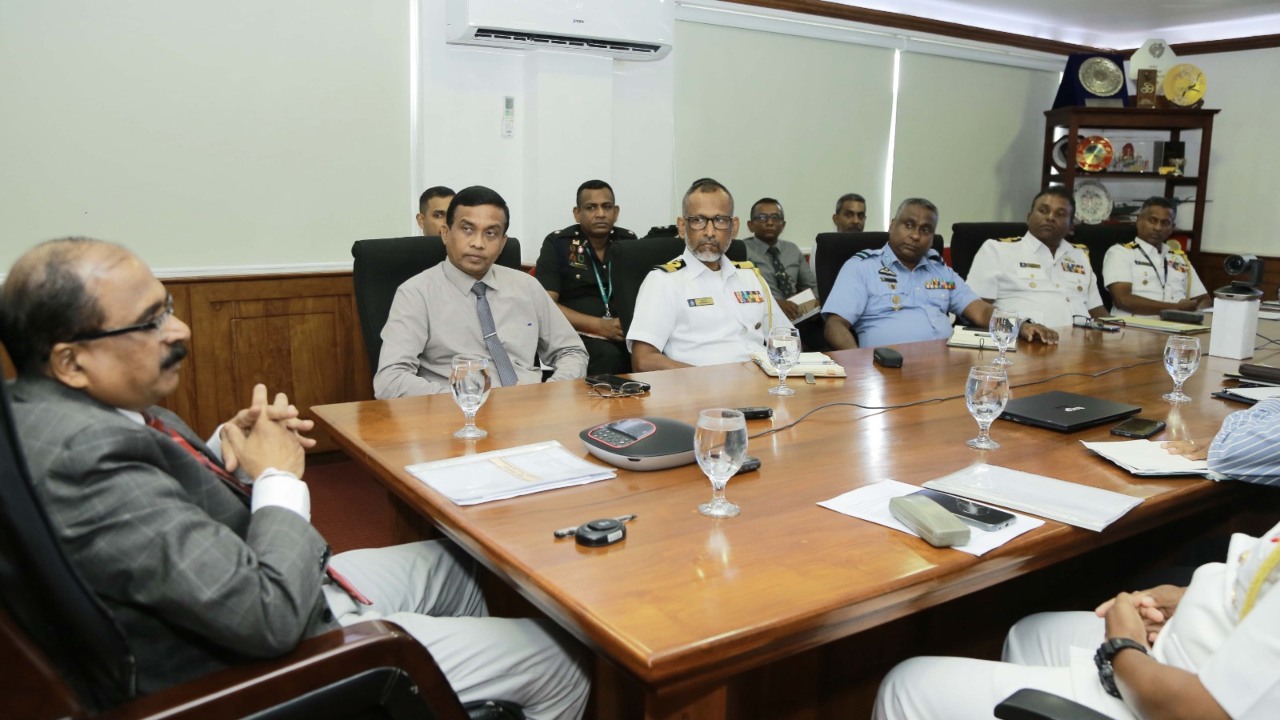 ආරක්‍ෂක පර්යේෂණ හා සංවර්ධන මධ්‍යස්ථානයේ අනාගත  ආයතනික ව්‍යුහය හා කාර්යභාරය පිළිබඳ සාකච්ඡාවක් ආරක්‍ෂක නියෝජ්‍ය අමාත්‍යවරයාගේ ප්‍රධානත්වයෙන්
