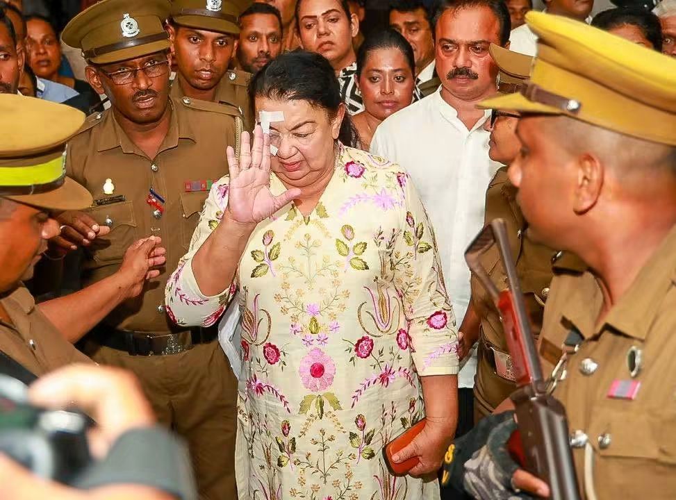 හිටපු ගමන් ක්ලාන්ත වී වැටෙනවා.. හිරේ දැම්මොත් ආතතියෙන් මිය යන්න පුළුවන්..