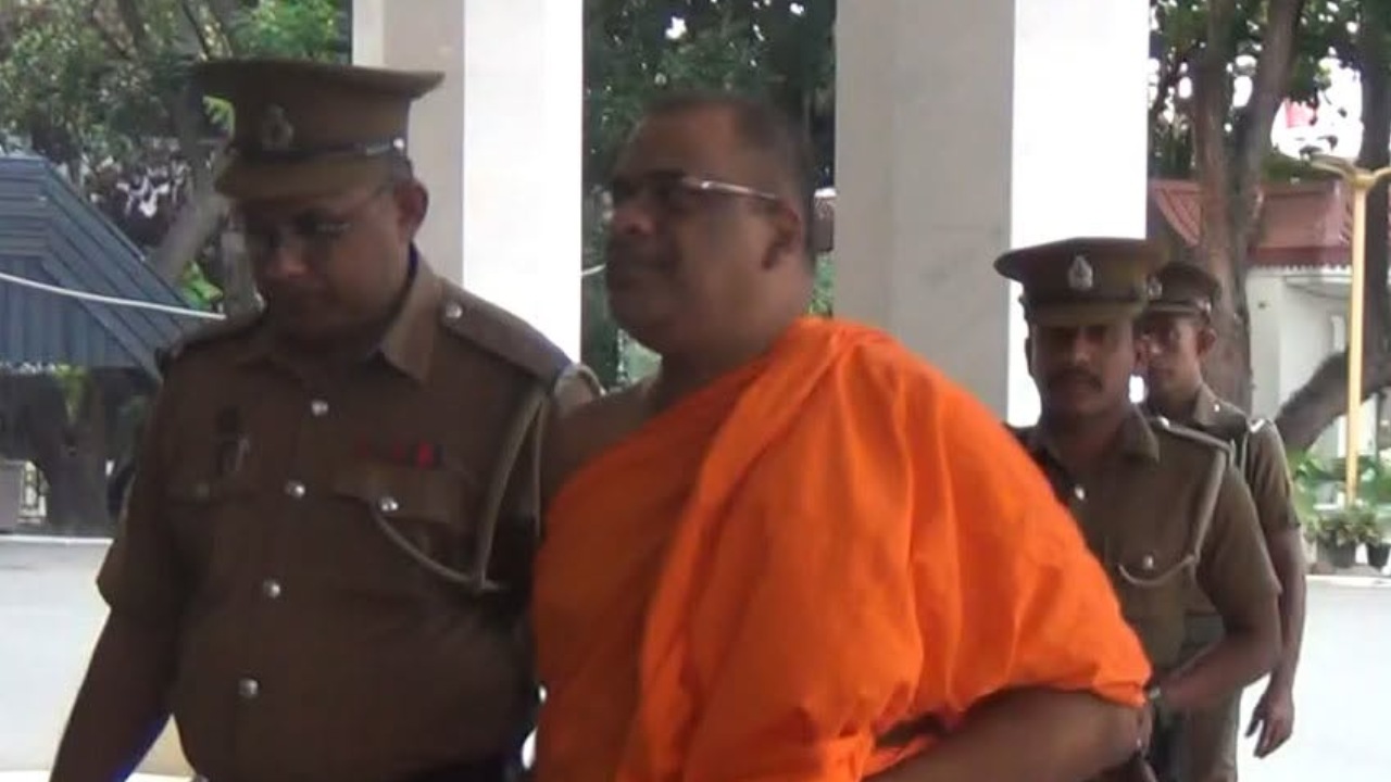 “මගේ මස් කන්න.. ලේ බොන්න.. මට මානසික අවුලක් තියෙනවා” ඥනසාර හඬා වැටෙයි