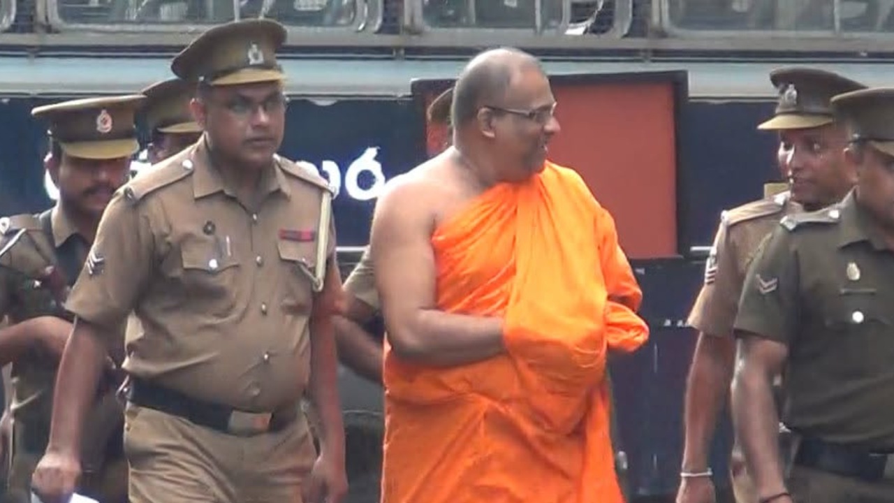 ජනපති සමාව අහිමි වූ ගලගොඩඅත්තේ ඥානසාර හිමියෝ යළිත් සිපිරිගෙට – වසර 6 සිර දඬුවම අද සිට ක්‍රියාත්මකයි