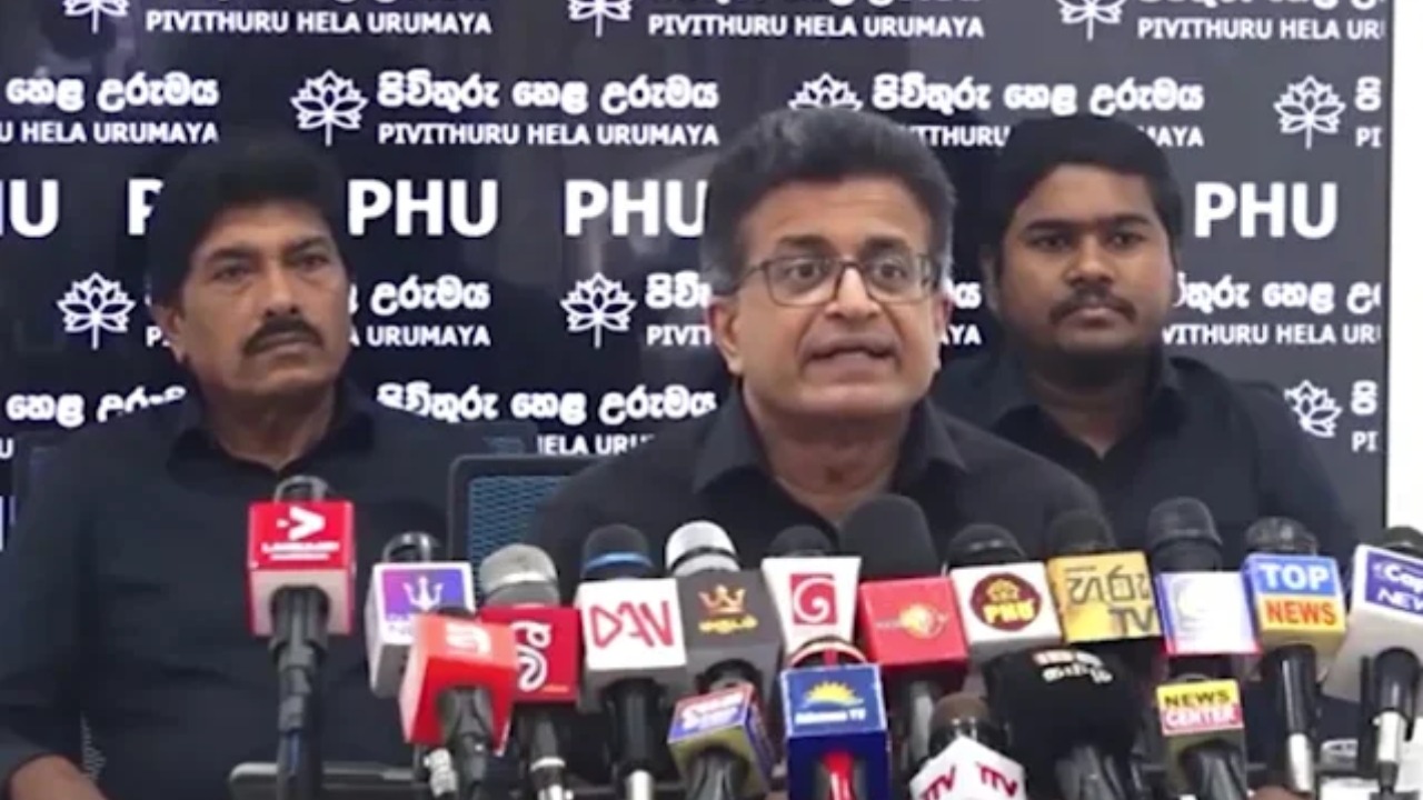 ඥානසාර හිමිගේ සිවුර බලෙන් ගලවන ගමන් වීඩියෝ කරලා ලොක්කෙකුට බලන්න දීලා.. – ගම්මන්පිල