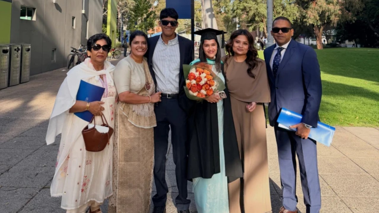 හරින්ගේ දුව උපාධිය ගත්දා මල්ෂා තැබූ සටහන