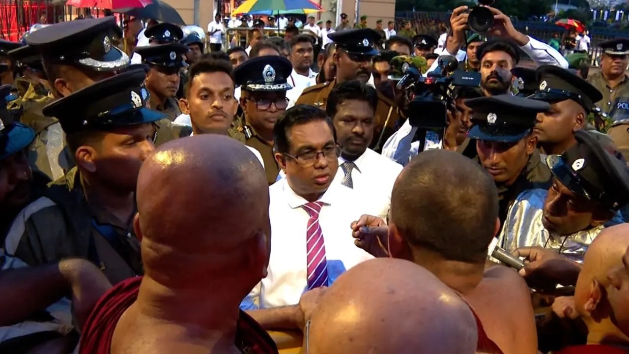 ඥානසාර හිමියන්ගේ නිදහස ඉල්ලන ලිපිය ජනාධිපති ලේකම්ට භාරදෙයි
