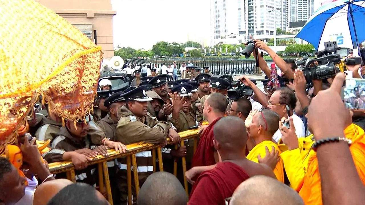 මහ සඟරුවන ජනාධිපති ලේකම් කාර්යාලය අසලට – පොලිසියෙන් දැඩි රැකවල්