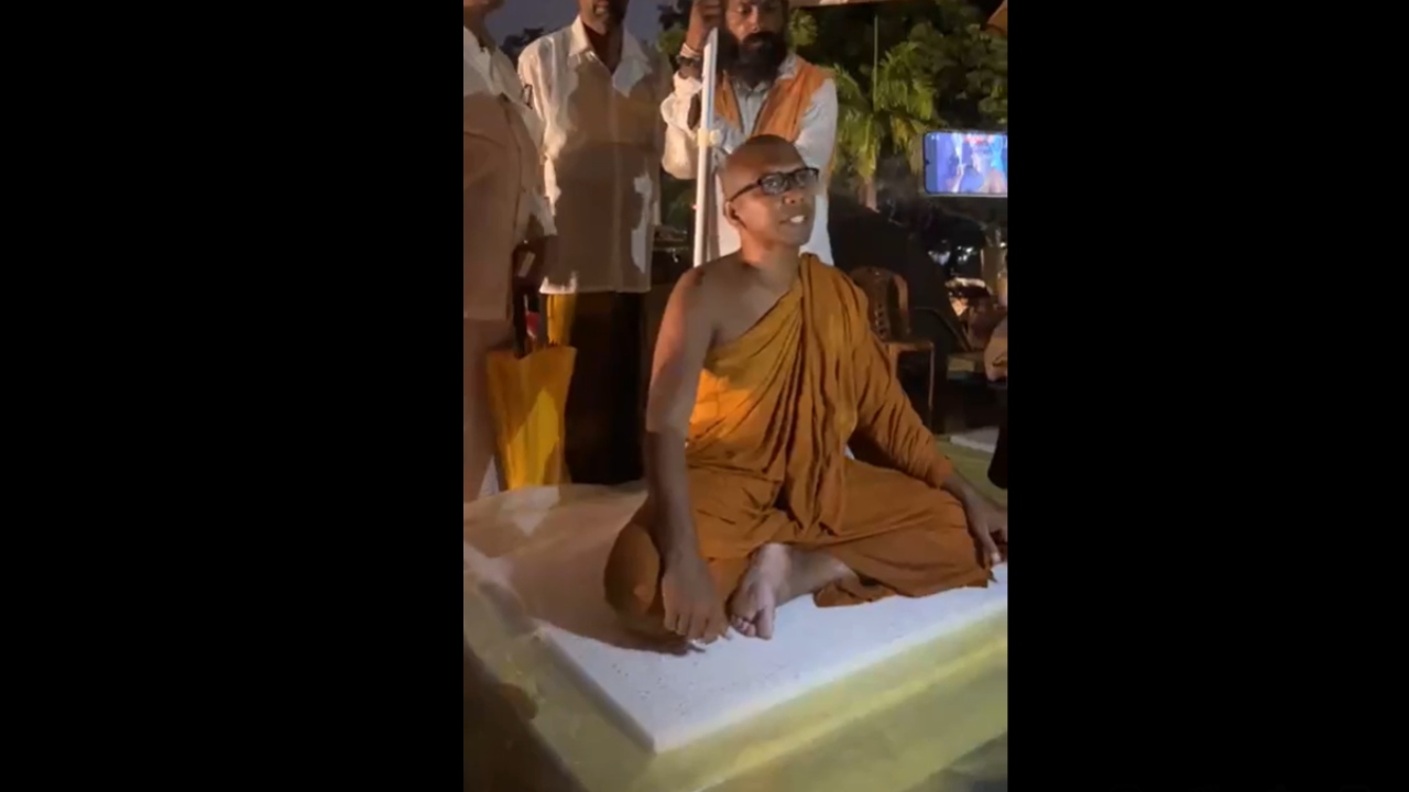 අනුර හිටියා දැන් ඇති,අපේ ජීවිත මතින් සිංහලයෝ සූදානම් වෙන්න ඕනේ අනුරව ගෙදර යවන්න – බලංගොඩ කස්සප හිමි