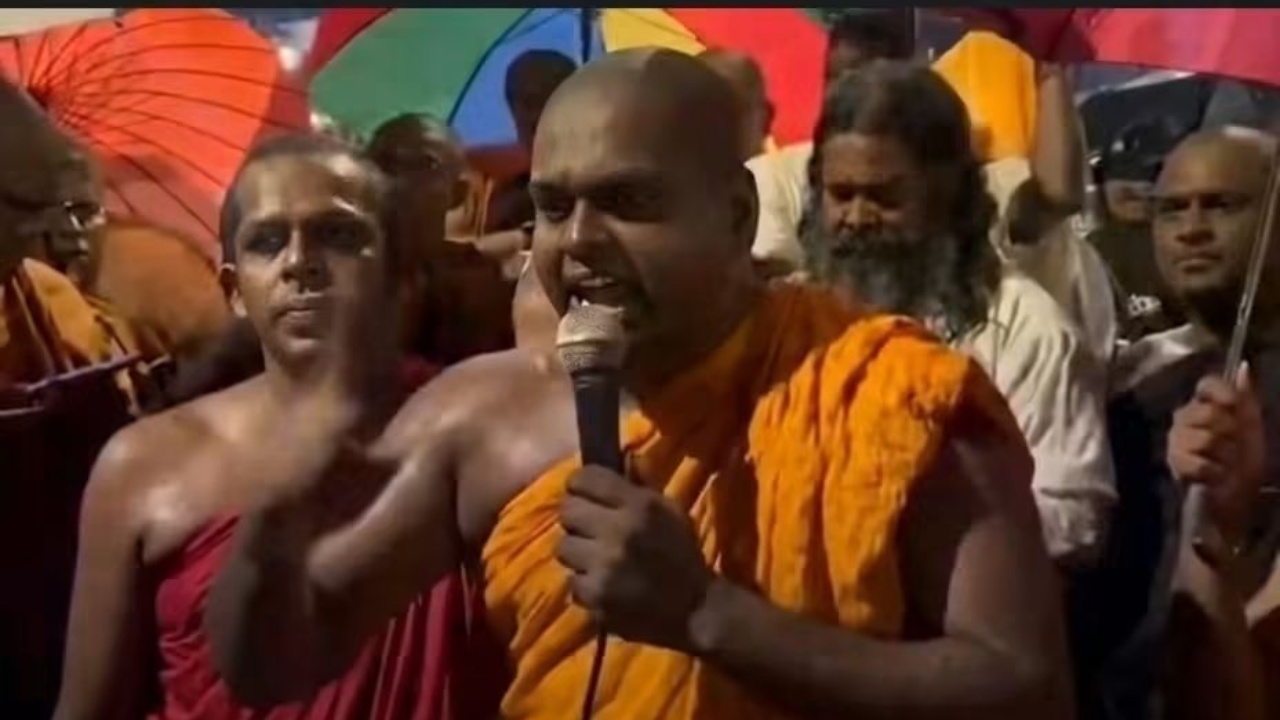 රටේ හැම තැනකම ඉන්න සංඝයා වහන්සේලා හැමෝම කොළඹට වඩින්න, දාන, පාංශ කූල පැත්තකින් තියන්න – තිත්තගල්ලේ හිමි