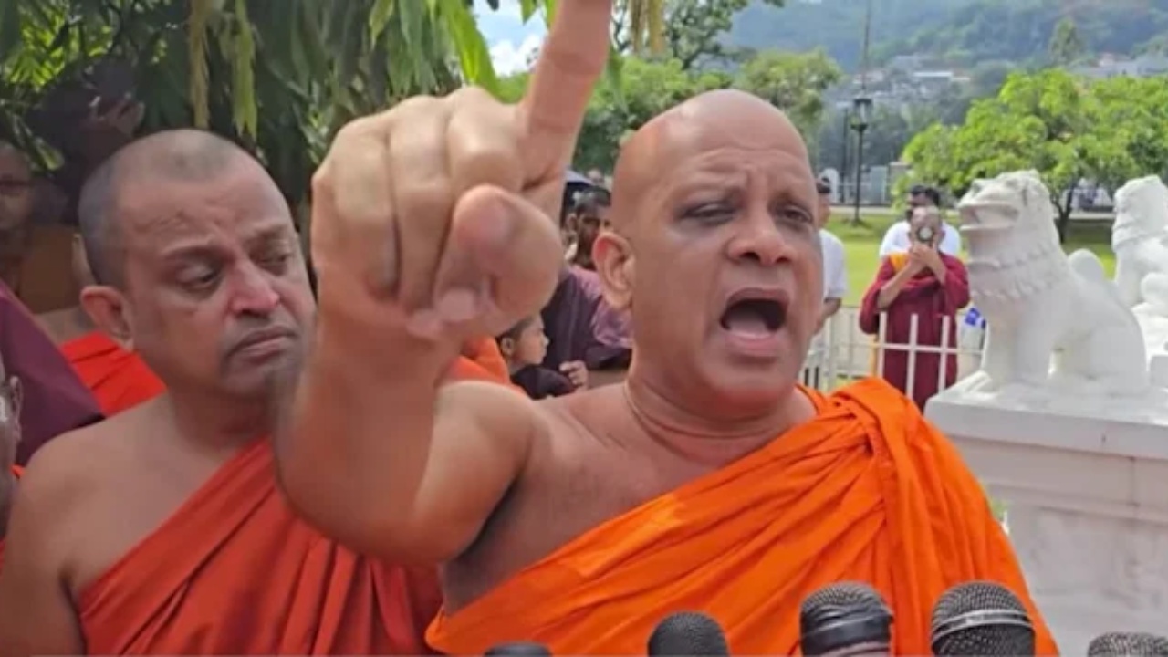 බලයට එන්න පෙර අනුරලා හැංගිලා හිටියේ පන්සල්වල.. අද සසුනටම ගහනවා..