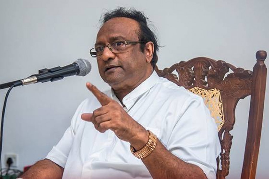 පොලිස් ඇමති ඇමතිකමෙන් යන්න බැහැ කියලා: ගැටුමකටත් මුල පුරලා