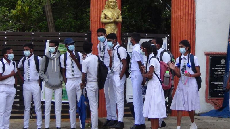 පාසල් සිසුන් පිරිසකට හදිසි නිවාඩුවක්