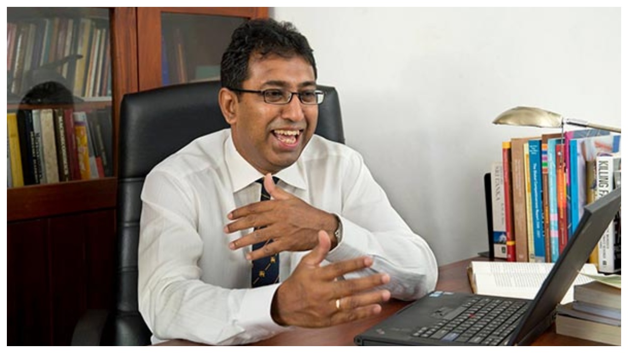 භාණ්ඩ 500කට රු.37,000ක බදු වැදිලා – E-Commerce ටැක්ස් එක ගැන හර්ෂ පැහැදිලි කරයි