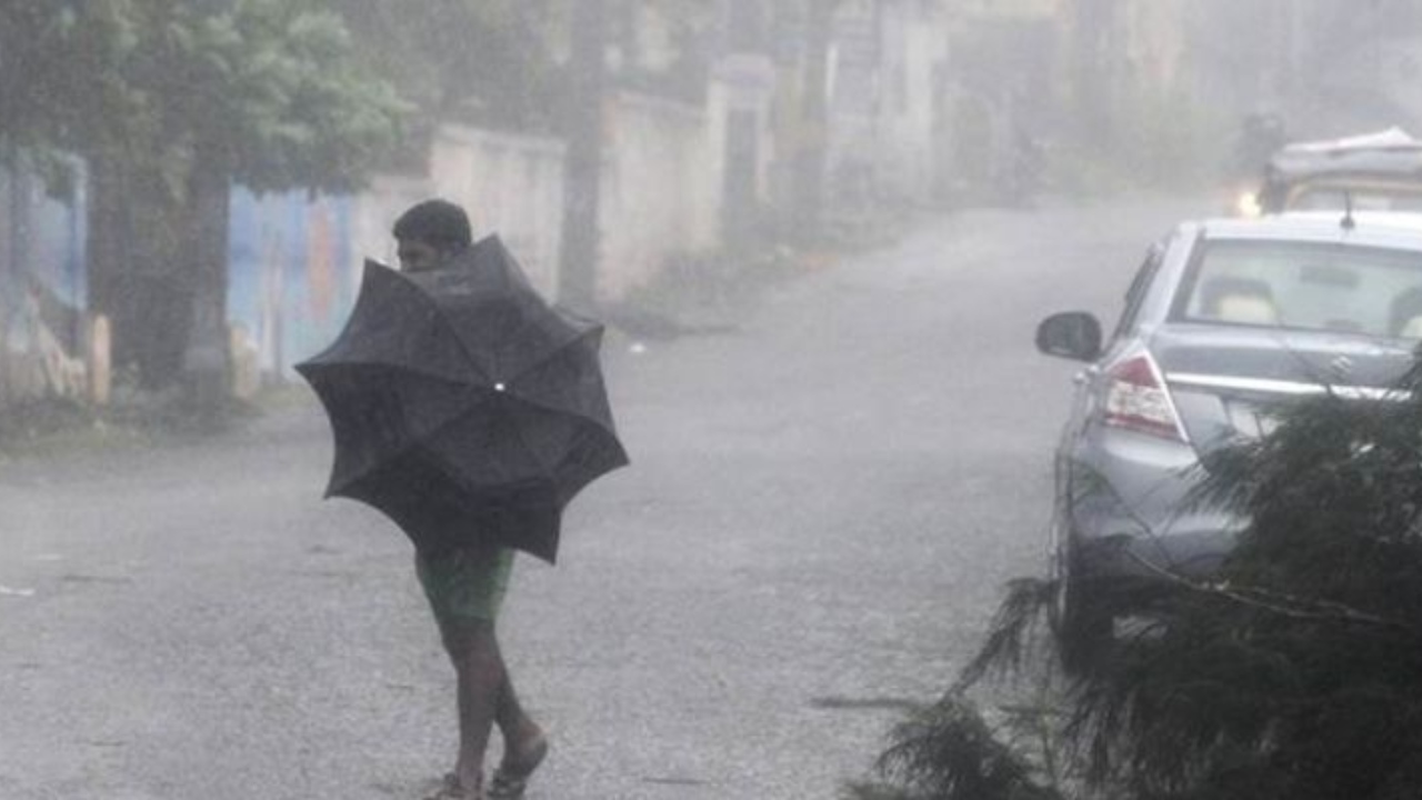පවතින වැසි තත්ත්වයේ වර්ධනය වීමක් – අදත් 1න් පසු ගිගුරුම් සහිත වැසි