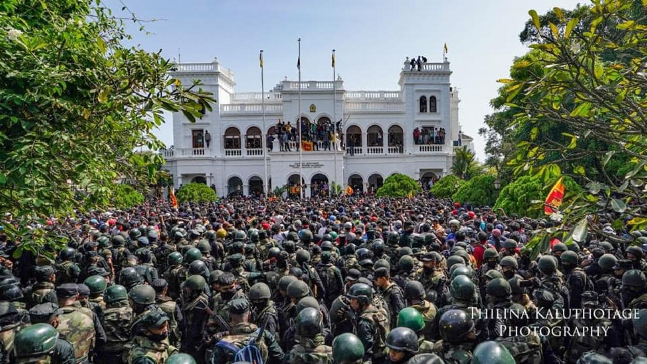 අගමැති කාර්යාලය අරගලකරුවන් යටතට