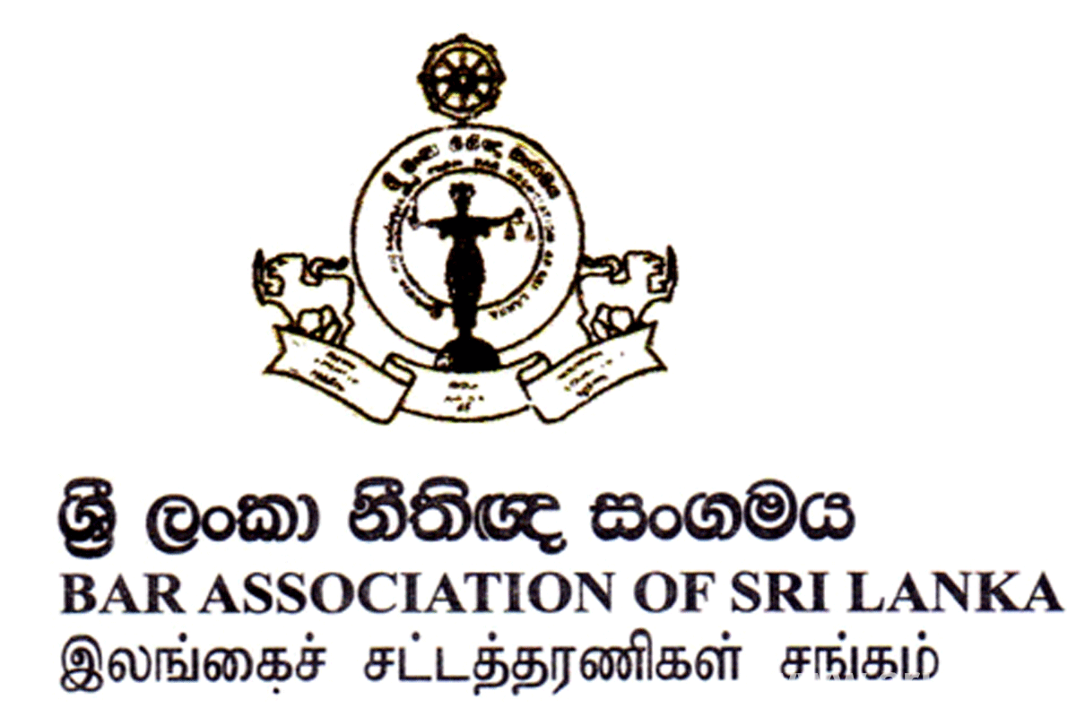 නීතිඥවරුන්ටත් පහර දීලා – අරගලයට පහර දීම හෙළදකී