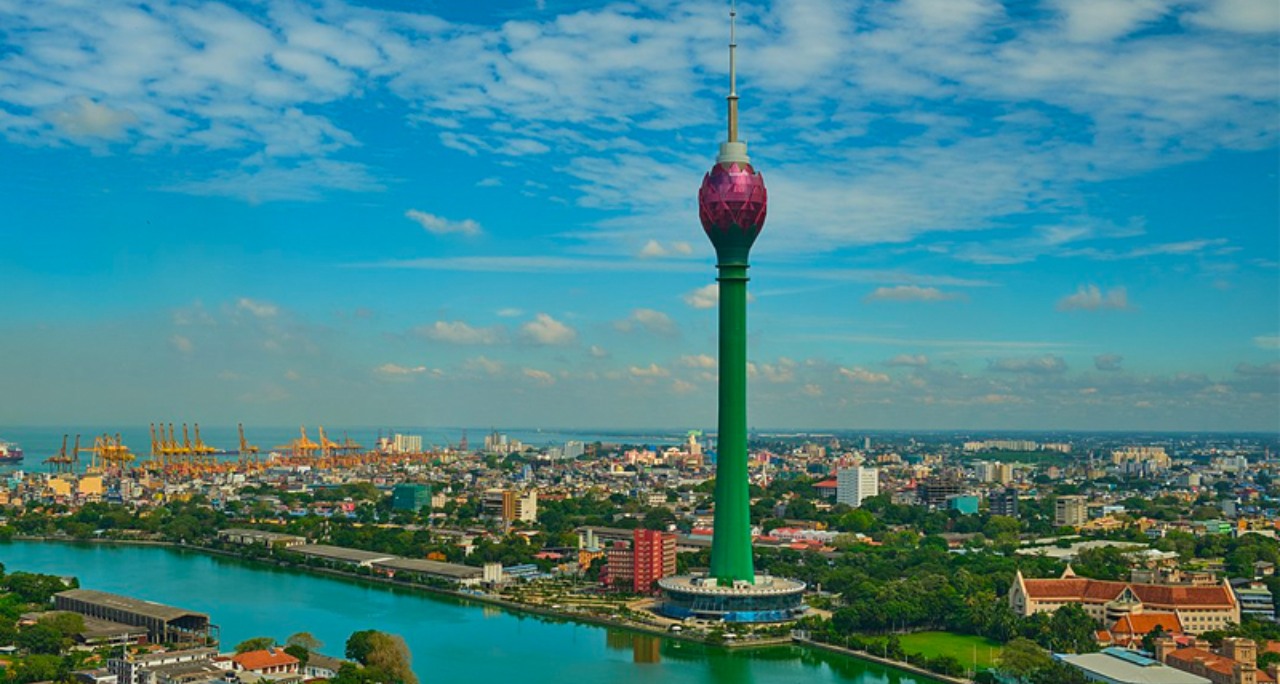 නෙළුම් කුලුණ පෙරළියකට සැරසෙයි – පළමු කැරකෙන අවන්හල විවෘත වන දවස මෙන්න