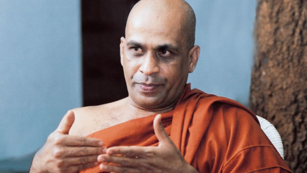 ගෝඨාභය වටේ හිටපු ස්වාමින් වහන්සේලා කෝ? – ඇල්ලේ ගුණවංශ හිමි