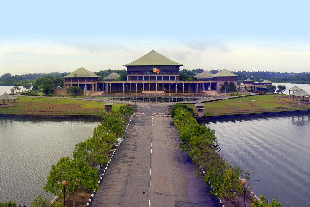 රාජ්‍ය ආයතන 457ක හොරු අල්ලන්න වැඩ අරඹයි.!